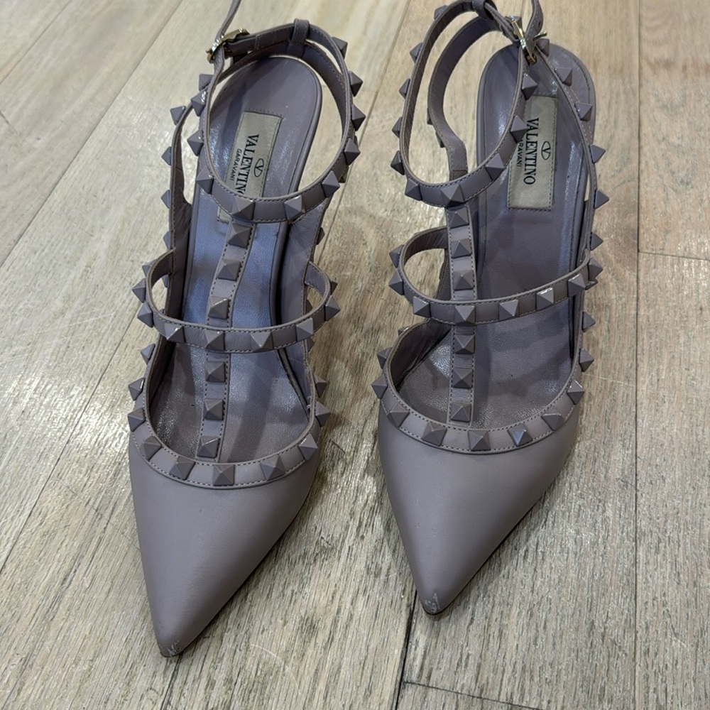 Valentino Rockstud Caged 100 Leather Pump - powder